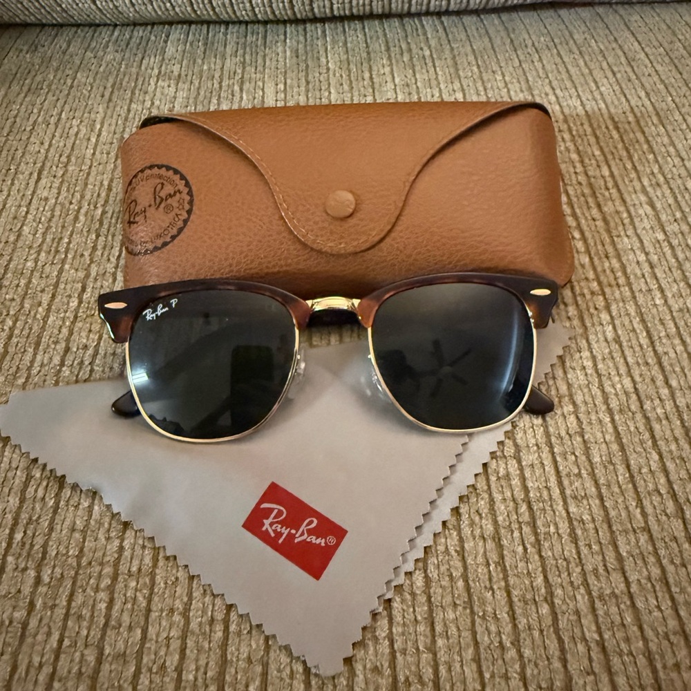 Ray-Ban Polished Tortoise on Gold Clubmaster Classic Sunglasses with Tan Case